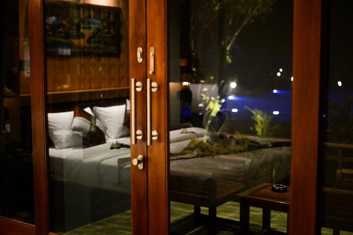 Room 2 of 48