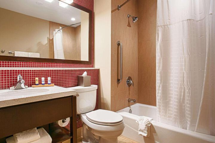 Accessible 2 Double Mobility Accessible Bathtub Full Breakfast (4 of 12)