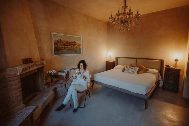 Room 4 of 43