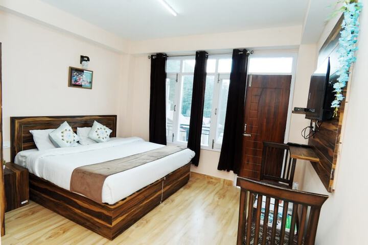 Room 9 of 12