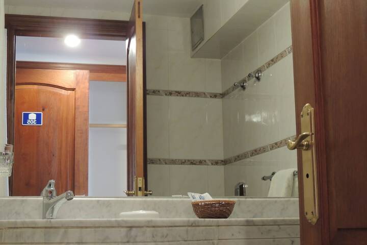Room 32 of 66