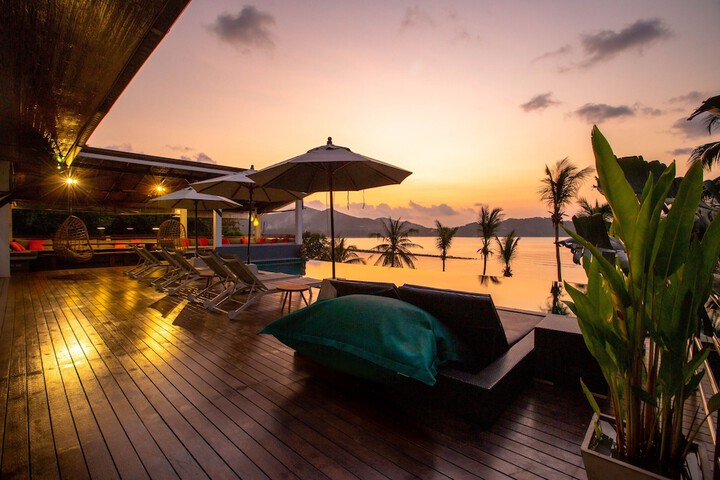 Sundeck 127 of 149