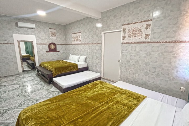 Room 9 of 37