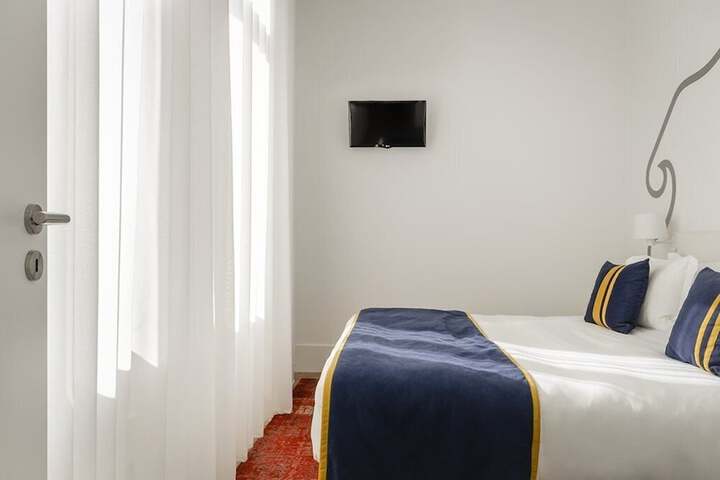 Room 26 of 76