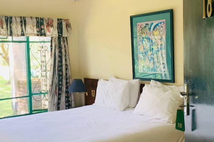 Room 5 of 10