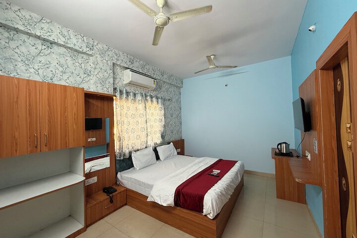 Room 2 of 8