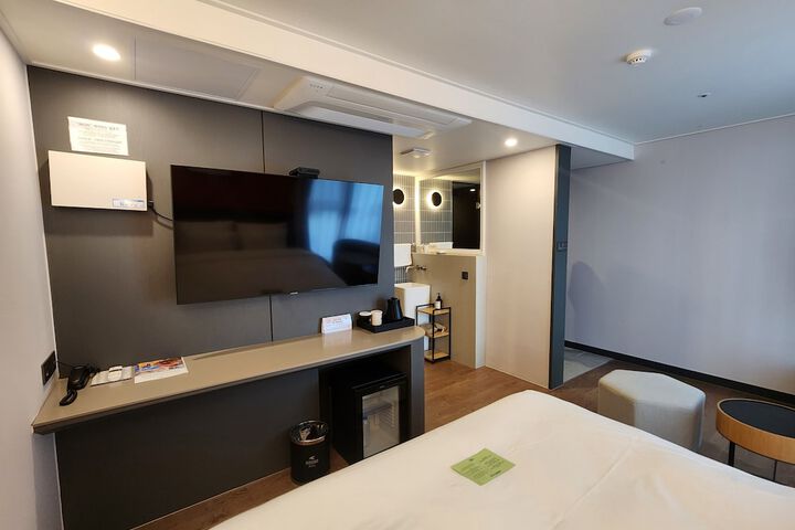Room 45 of 219