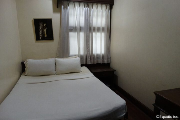 Room 6 of 83
