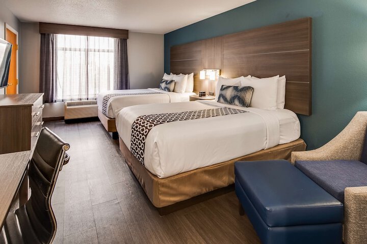 2 Queen Beds Pet Friendly (11 of 13)