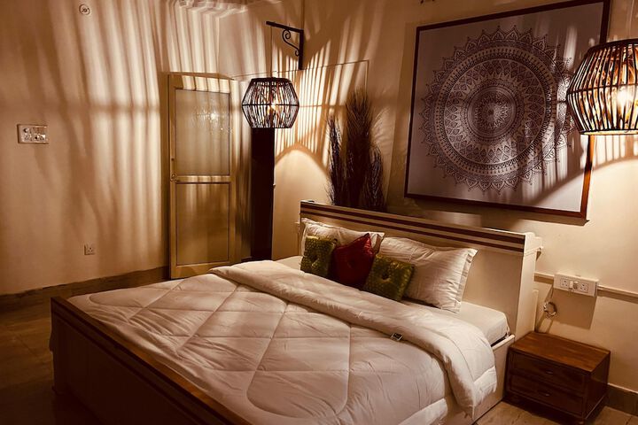 Room 33 of 63