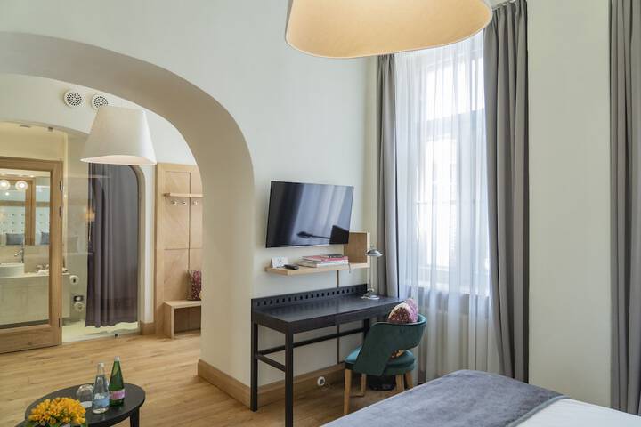 Room 6 of 70