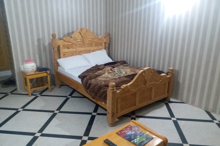 Room 12 of 33