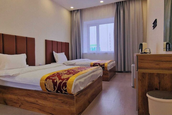 Room 6 of 12