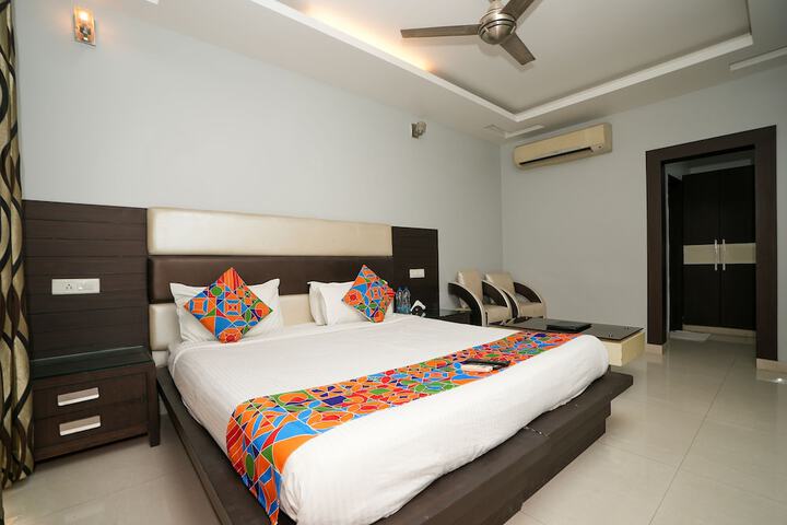 Room 16 of 28