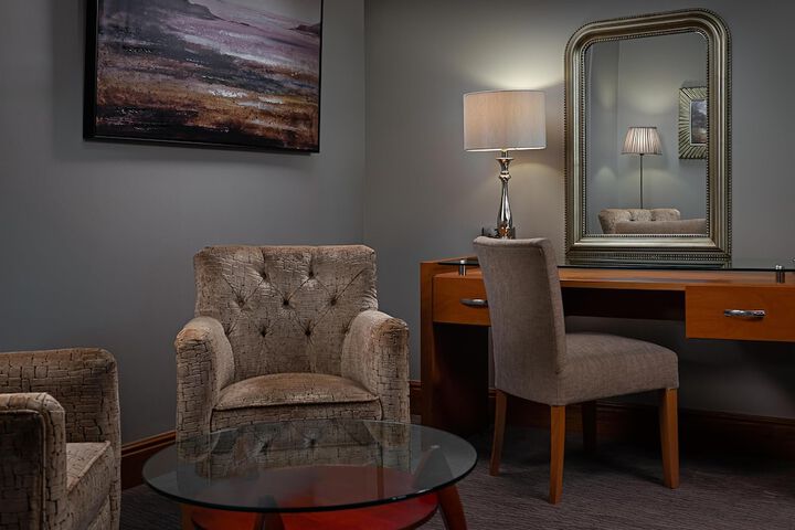 Room 28 of 143