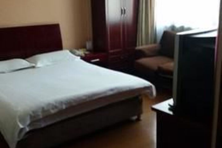 Room 9 of 10