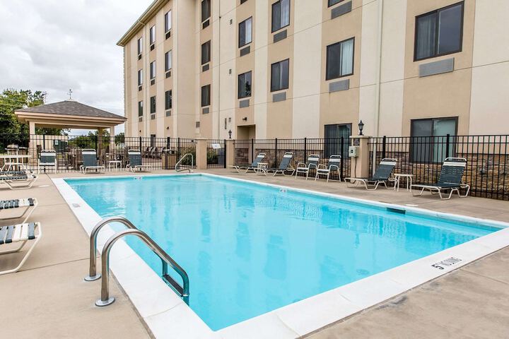 Pool 23 of 33