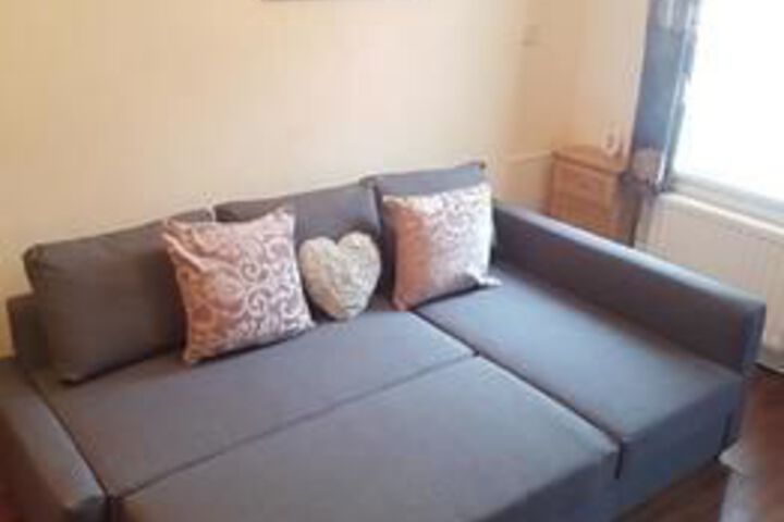 Room 2 of 10