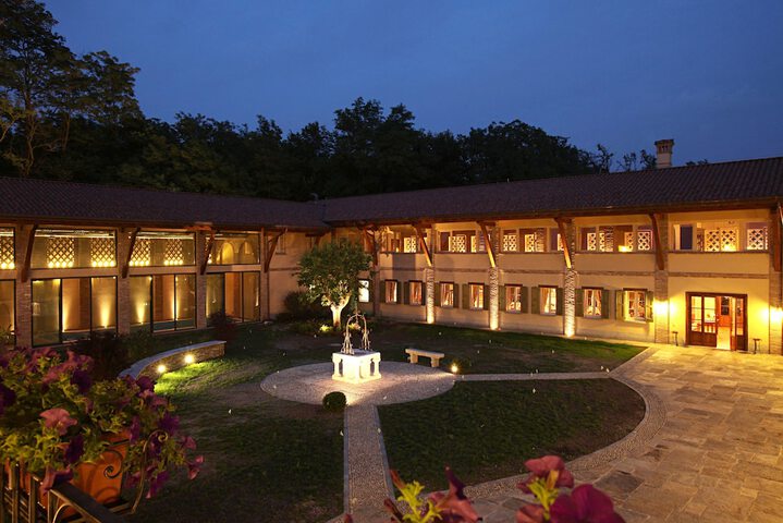 Hotel Exterior 47 of 52