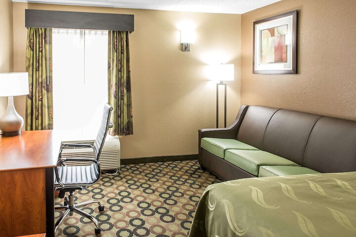 1 Queen Bed (12 of 14)