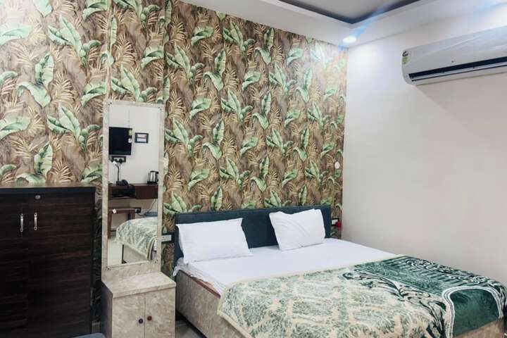Room 8 of 20