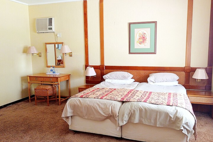 Room 28 of 103