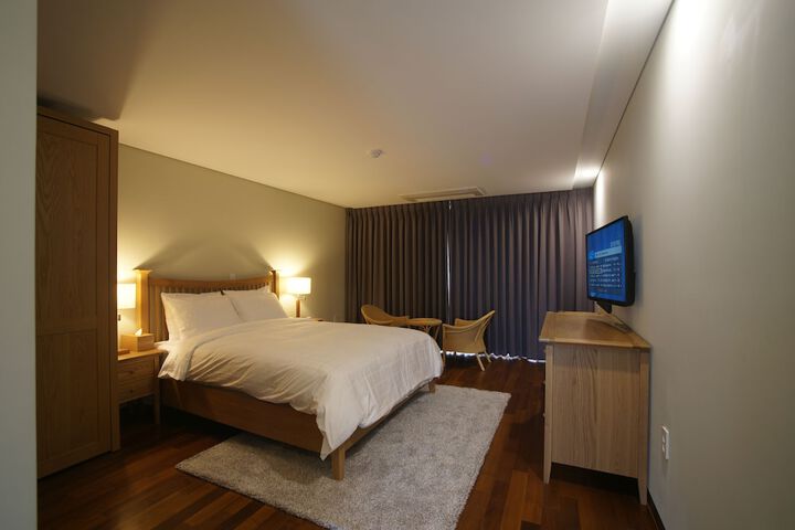 Room 8 of 35