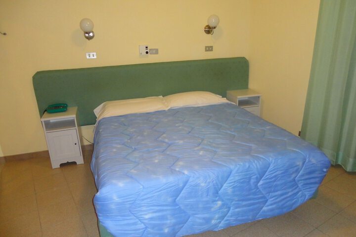 Room 3 of 55