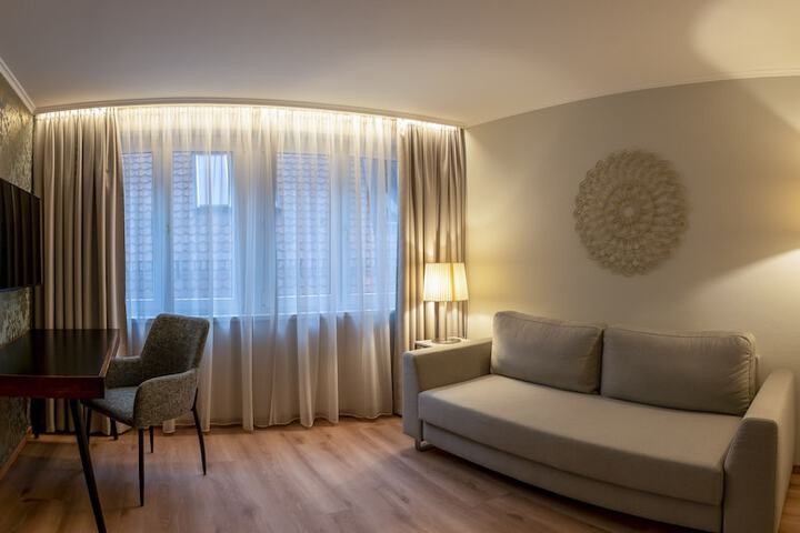 Room 9 of 35