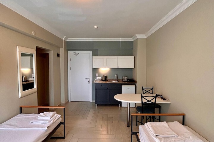 Room 13 of 34