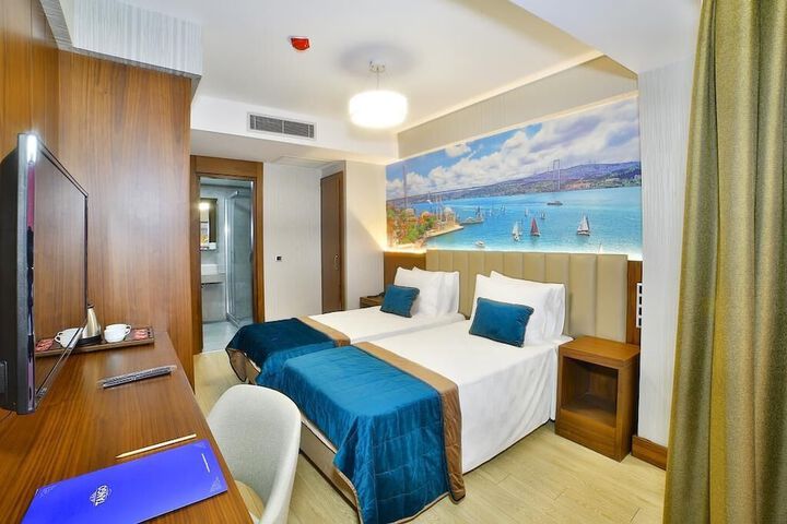 Room 9 of 36
