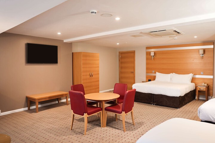 Room 9 of 121