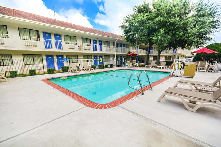 Motel 6 Huntsville Tx 9146 Huntsville 122 Interstate 45 77340