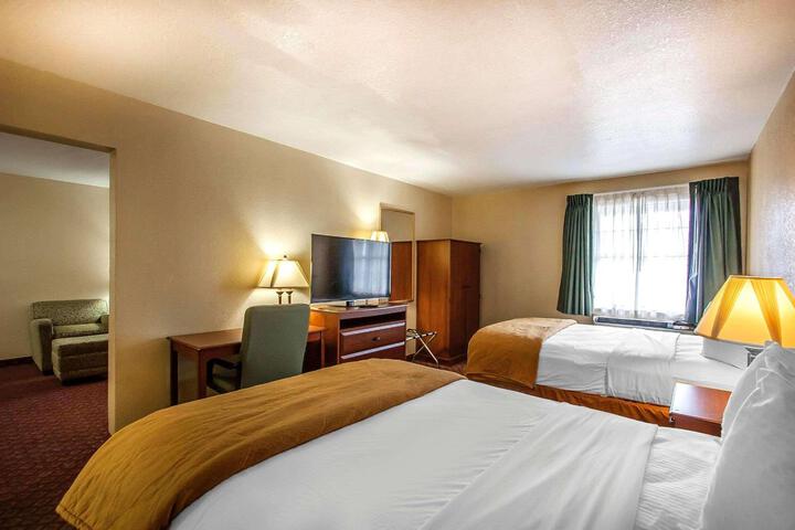 2 Double Beds (14 of 17)