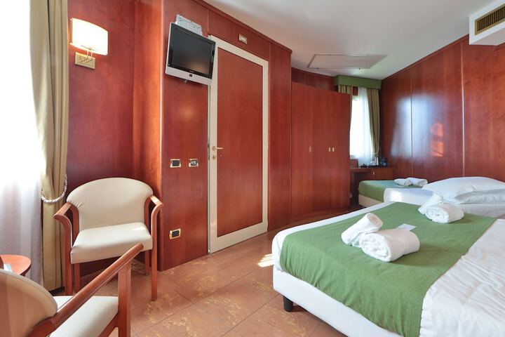 Room 17 of 64
