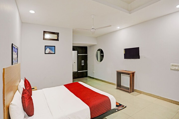 Room 7 of 19