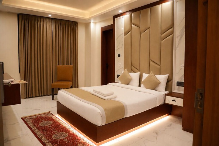 Room 8 of 11