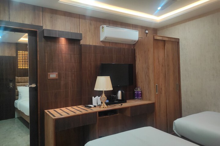 Room 5 of 110
