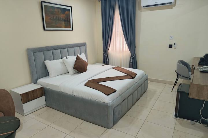 Room 34 of 77