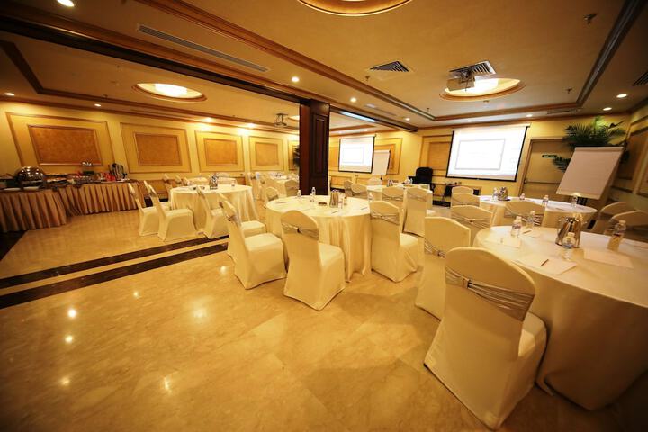 Business Center 37 of 40