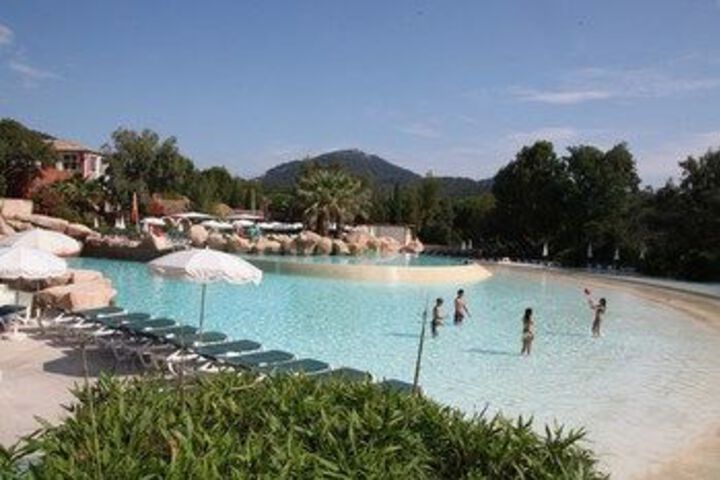 Pool 195 of 228