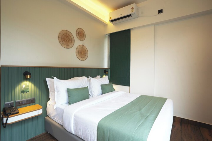 Room 12 of 37