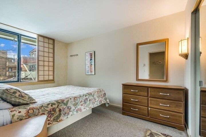Room 3 of 21