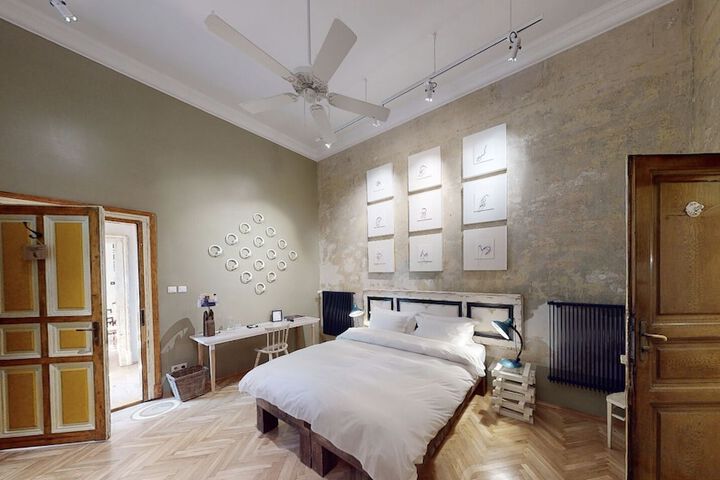 Room 13 of 42