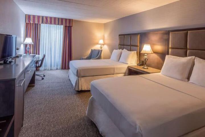 Quadruple with Double Bed (1 of 3)