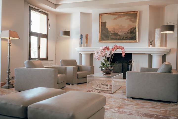 Entrance & Lobby