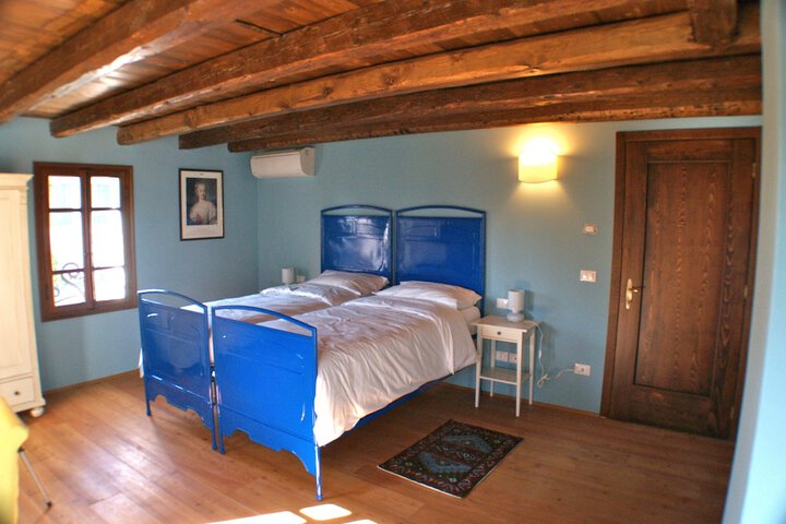 Room 3 of 38