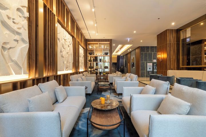 Lobby lounge