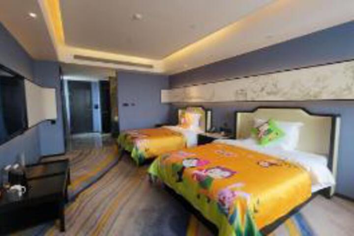 Room 7 of 9