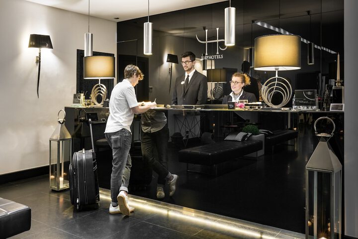 Concierge desk